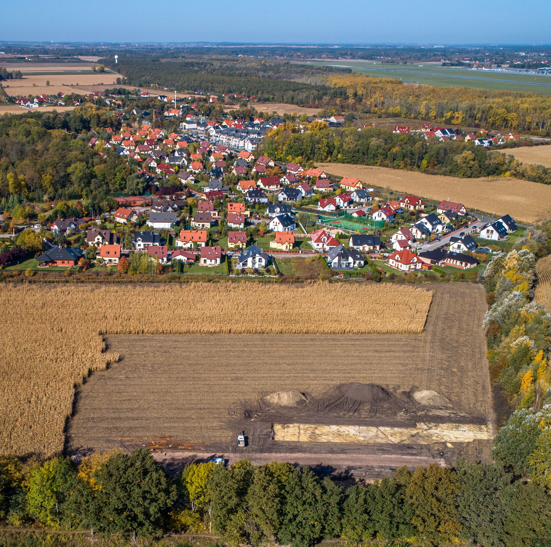 Zdjęcia terenu i budowanej kanalizacji deszczowej.