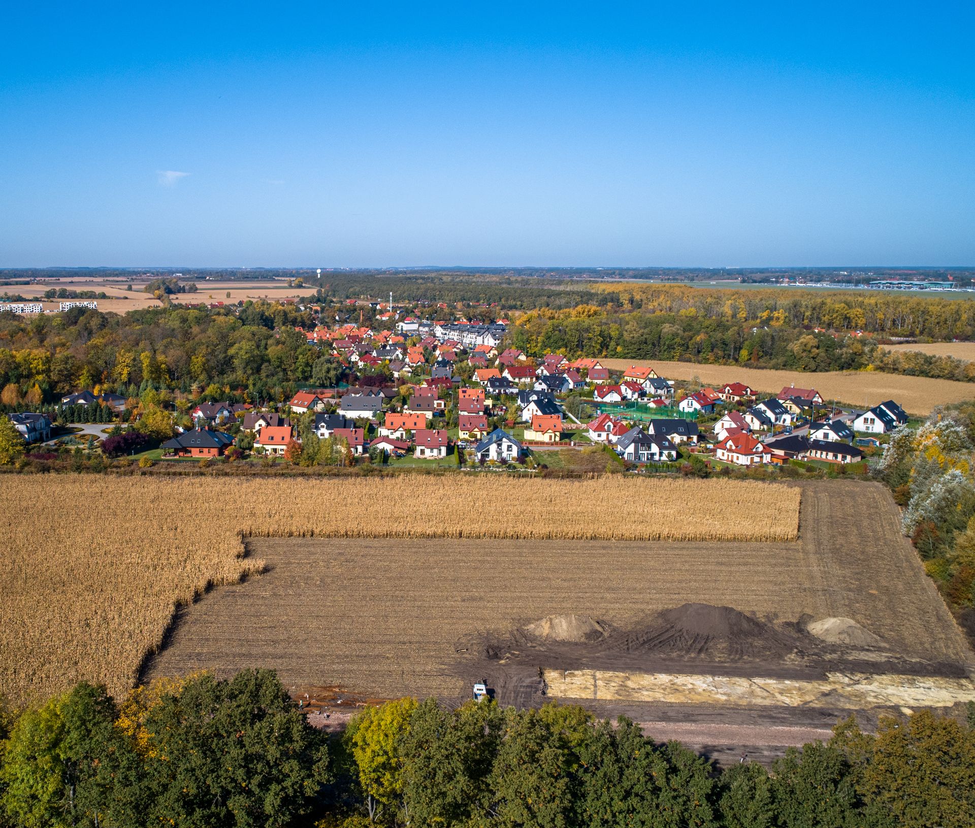 Zdjęcia terenu i budowanej kanalizacji deszczowej.